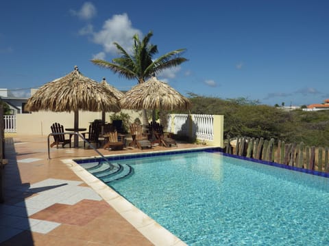 Outdoor pool, free cabanas, sun loungers