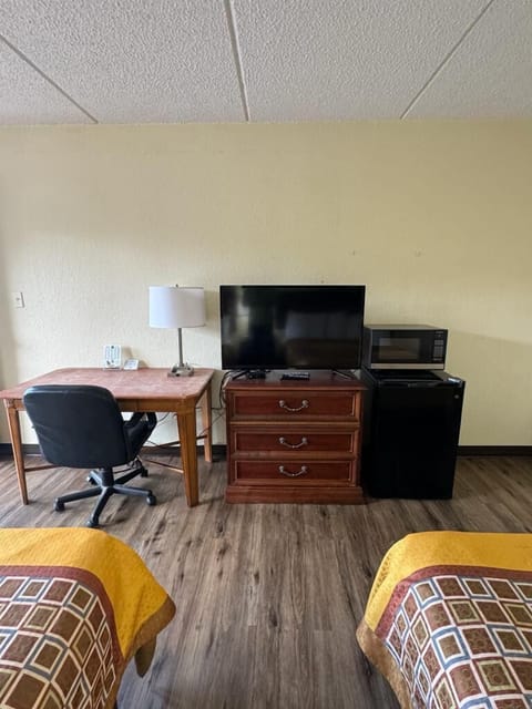 Basic Room, 2 Queen Beds, Non Smoking | 1 bedroom, free WiFi, bed sheets