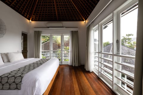 Five-Bedroom Villa with Private Pool | Egyptian cotton sheets, premium bedding, in-room safe, laptop workspace