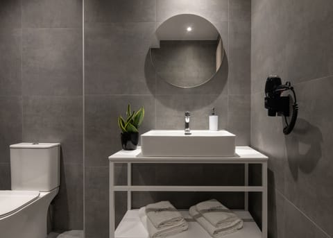 Standard Double Room | Bathroom