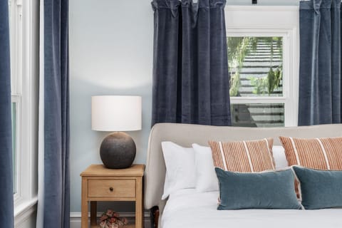 Zinfandel Room | Blackout drapes, free WiFi, bed sheets