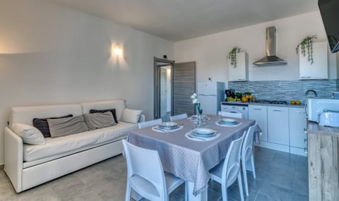 Standard Apartment | Private kitchen | Full-size fridge, microwave, oven, stovetop