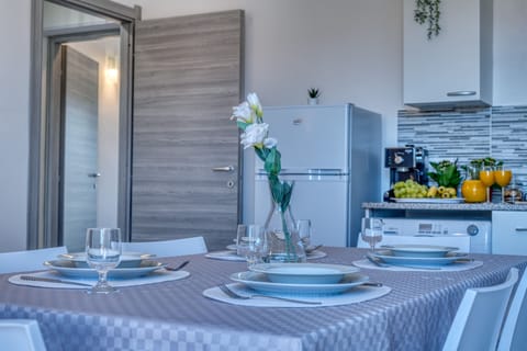 Standard Apartment | Private kitchen | Full-size fridge, microwave, oven, stovetop
