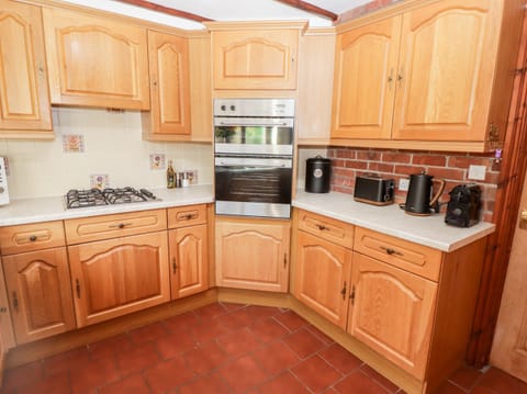 Fridge, dishwasher, electric kettle, toaster