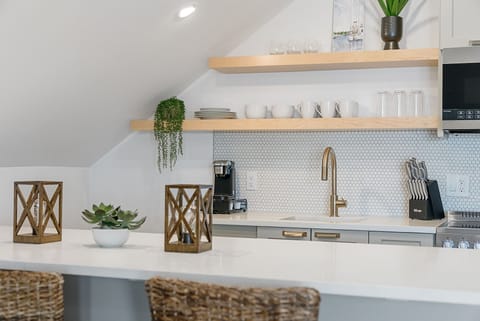 Signature Suite, 4 Bedrooms | Private kitchen | Full-size fridge, microwave, oven, stovetop