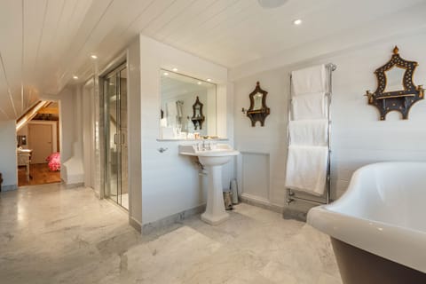 Deluxe Double Room | Bathroom | Deep soaking tub, designer toiletries, hair dryer, bathrobes