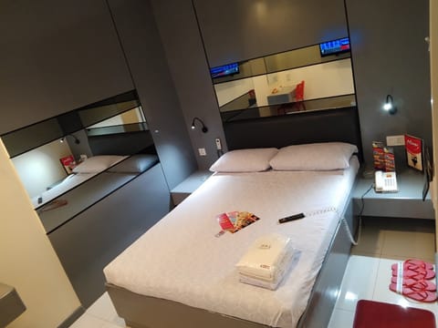 Executive Room | Desk, free WiFi