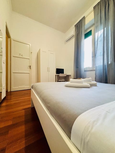 Double Room Single Use, Shared Bathroom | Hypo-allergenic bedding, desk, iron/ironing board, free WiFi