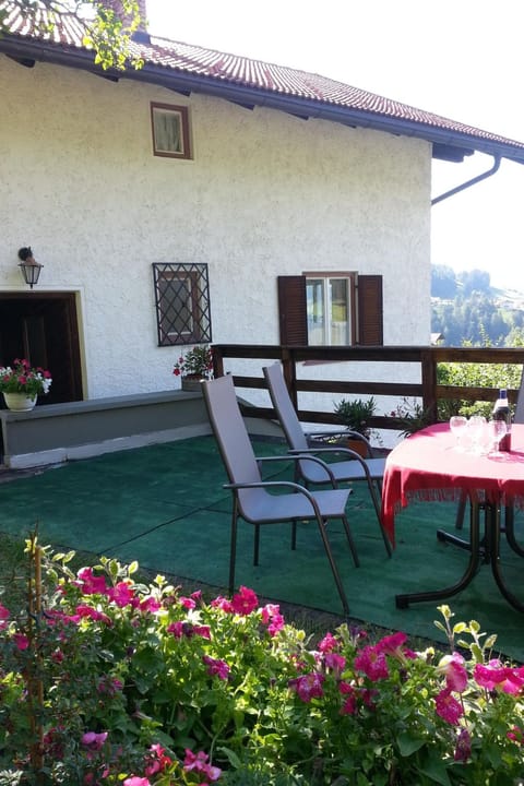 in ruhiger Lage am Waldrand Vacation rental in Tyrol