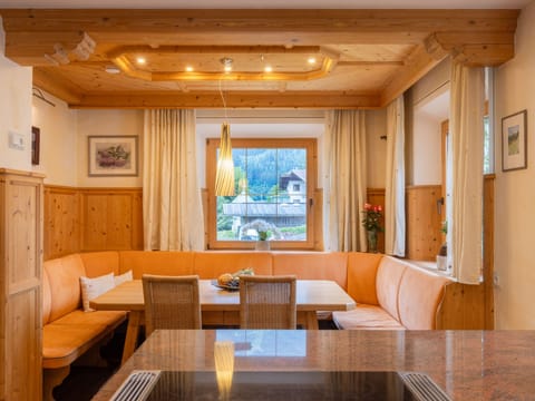 Villa Emma, Ferienhaus für bis zu 10 Personen, eigener Garten, absolute Privats Vacation rental in Tyrol