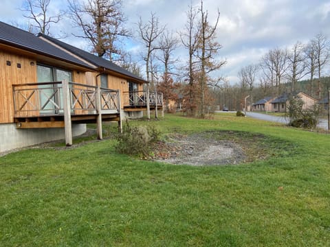 Modernes Chalet für 4 Personen in einem Waldpark Vacation rental in Wallonia, Belgium