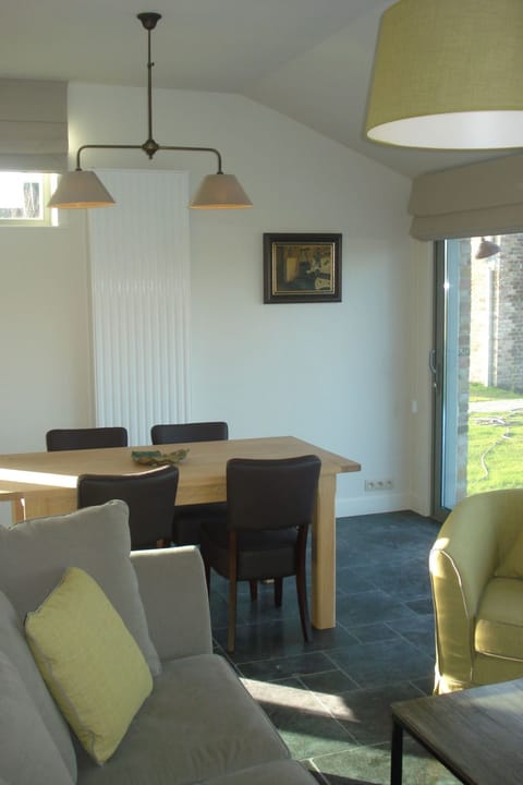 mit gemeinsamem Pool und Garten Vacation rental in Flanders