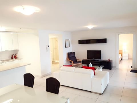 Modern Lake Suite Apt. 605 Apartment in Locarno