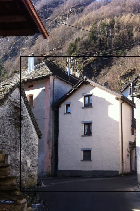 Haus Riga Rossa Vacation rental in Canton of Ticino