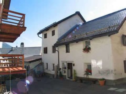 Chesa Treig Apartment in Samedan