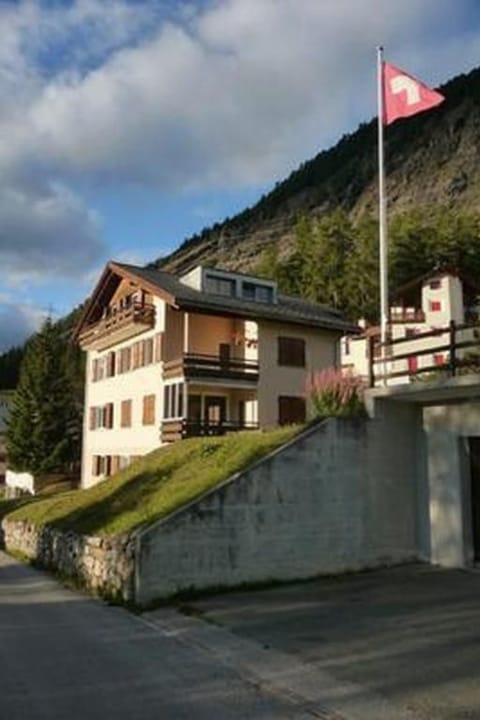 Chesa Viola Dachwohnung Apartment in Samedan