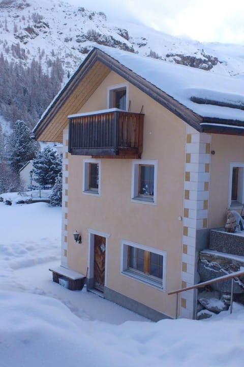 Chesa Fümm Fex Apartment in Canton of Grisons