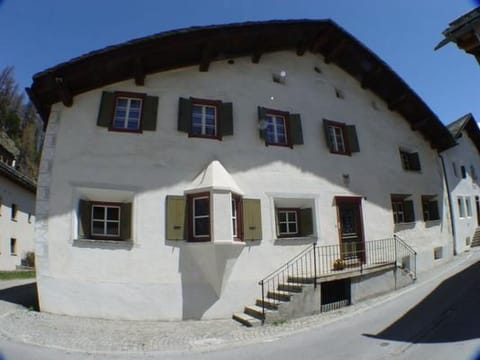 Chesa Somvih 2 Apartment in Samedan