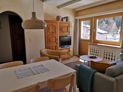 4 Bettwohnung Apartment in Samedan