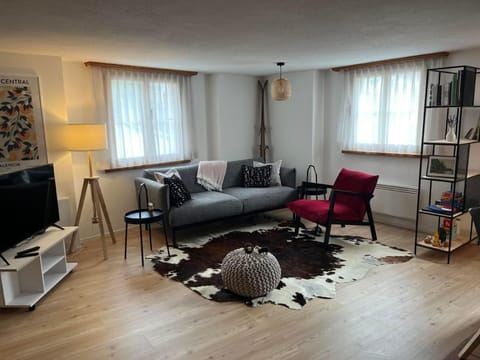 Gemütlich eingerichtete Ferienwohnung "Chasa" Apartment in Canton of Grisons