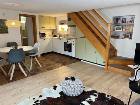 Gemütlich eingerichtete Ferienwohnung "Chasa" Apartment in Canton of Grisons