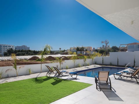 Atemberaubende Villa Olivine mit Meerblick Vacation rental in Protaras