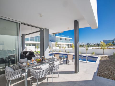 Atemberaubende Villa Olivine mit Meerblick Vacation rental in Protaras