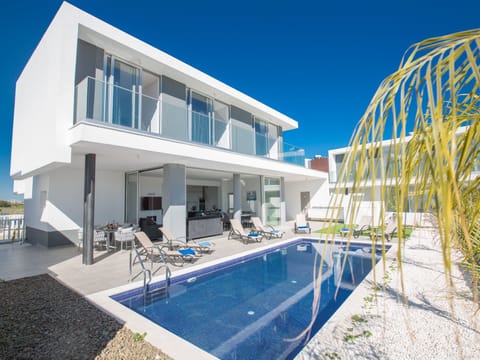 Atemberaubende Villa Olivine mit Meerblick Vacation rental in Protaras