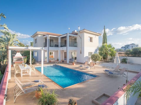 Private 3-Schlafzimmer-Villa mit Hochgeschwindigkeits-Internet Vacation rental in Protaras