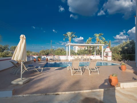 Private 3-Schlafzimmer-Villa mit Hochgeschwindigkeits-Internet Vacation rental in Protaras