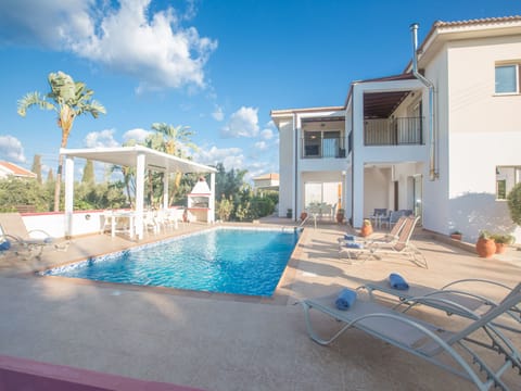 Private 3-Schlafzimmer-Villa mit Hochgeschwindigkeits-Internet Vacation rental in Protaras