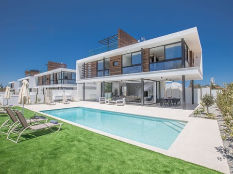 Geräumige Villa mit großem Garten und Pool Vacation rental in Protaras