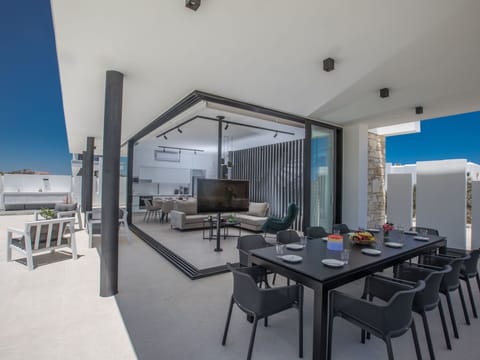 Geräumige Villa mit großem Garten und Pool Vacation rental in Protaras