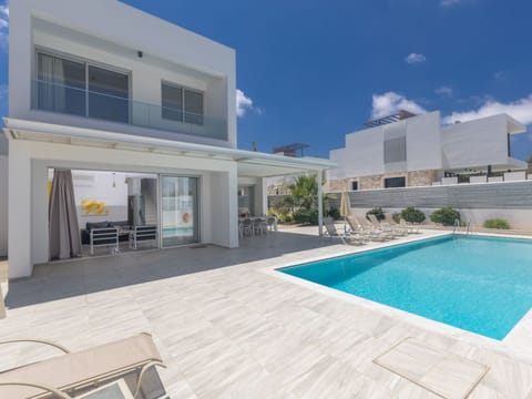 Greco Villa CCV4. 5-Schlafzimmer-Villa mit privatem Pool in Protaras Zentrum Vacation rental in Protaras