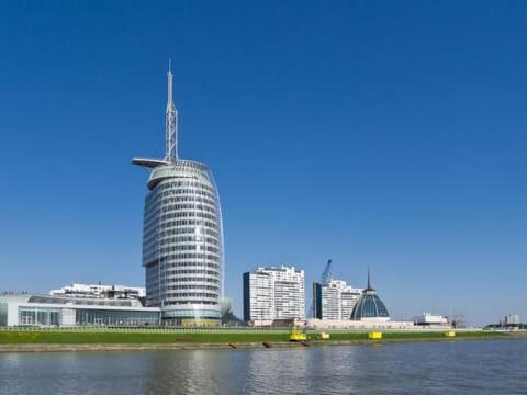Zentrale Wohnung mit Klavier, Kunst und Design Apartment in Bremerhaven
