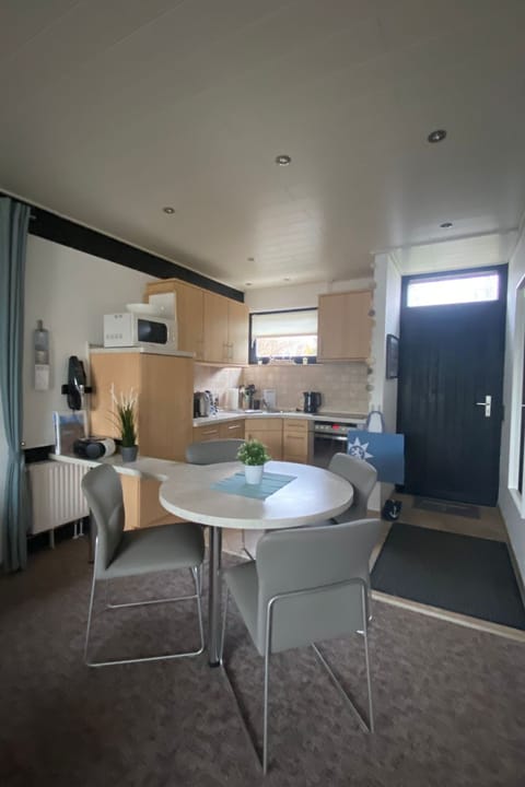 in Tossens mit Möblierter Terrasse Vacation rental in Butjadingen