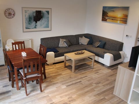 Schönes Ferienhaus in Tossens mit Schönem Garten Vacation rental in Butjadingen