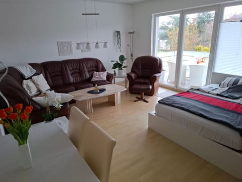 Private Ferienwohnung in Nordenham, großer Balkon Apartment in Schleswig-Holstein