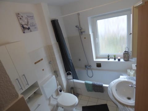 Große Ferienwohnung in Voslapp mit Garten Apartment in Wilhelmshaven