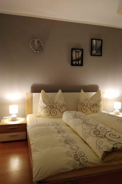 Sandra´s Ferienwohnung mit Pool Apartment in Mayen