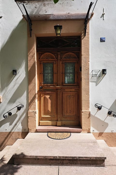 mit Garten und Parkplatz Apartment in Trier-Saarburg