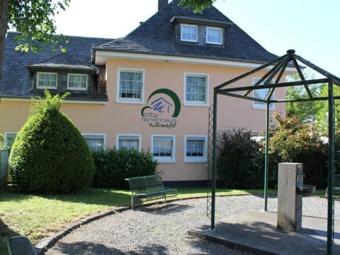Schöne Ferienwohnung in Daun mit Garten Apartment in Vulkaneifel