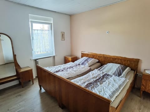 Gemütliche Ferienwohnung in Herrensohr mit Garten, Grill und Terrasse Apartment in Saarbrücken