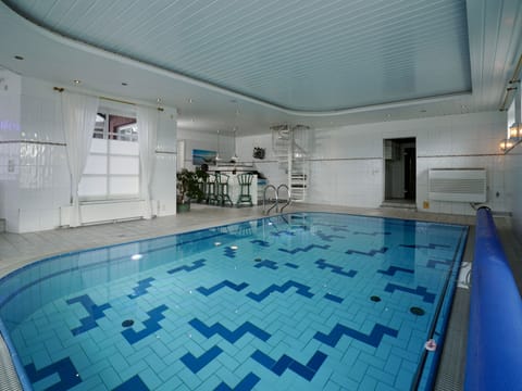 Pool Indoor