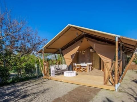 Gemütliches Safarizelt mit Grill und Garten Vacation rental in Lychen