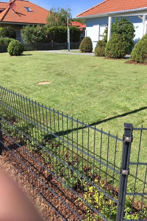 in Wischuer mit Terrasse, Grill und Garten Vacation rental in Mecklenburg-Vorpommern, Germany