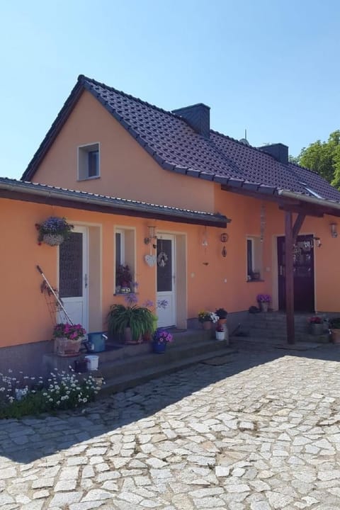 Appartement in Buchenhain mit Großem Garten Apartment in Mecklenburgische Seenplatte