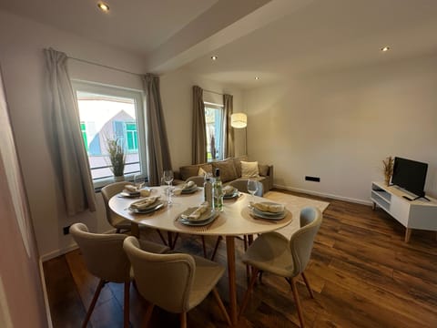 Charmante Fewo mit Dachterrasse, Wintergarten top Apartment in Mainz-Bingen