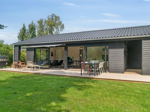 "Herulf" - 450m from the sea House in Zealand