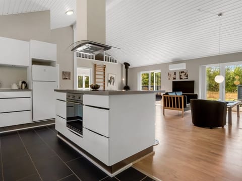 "Jurgis" - 300m from the sea House in Västra Götaland County